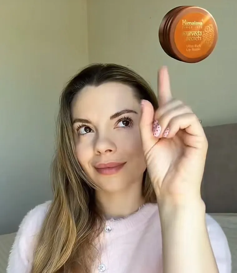 A creator presenting a beauty product in an affiliate post